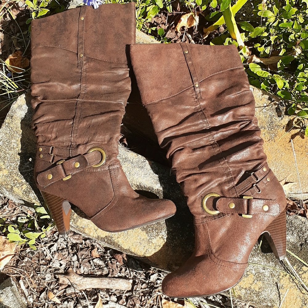 Shi by Journeys Brown Suede Boots w/3" heel